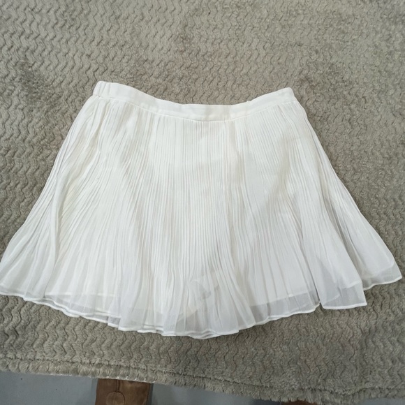 Ali&Jay white skirt - Picture 2 of 3